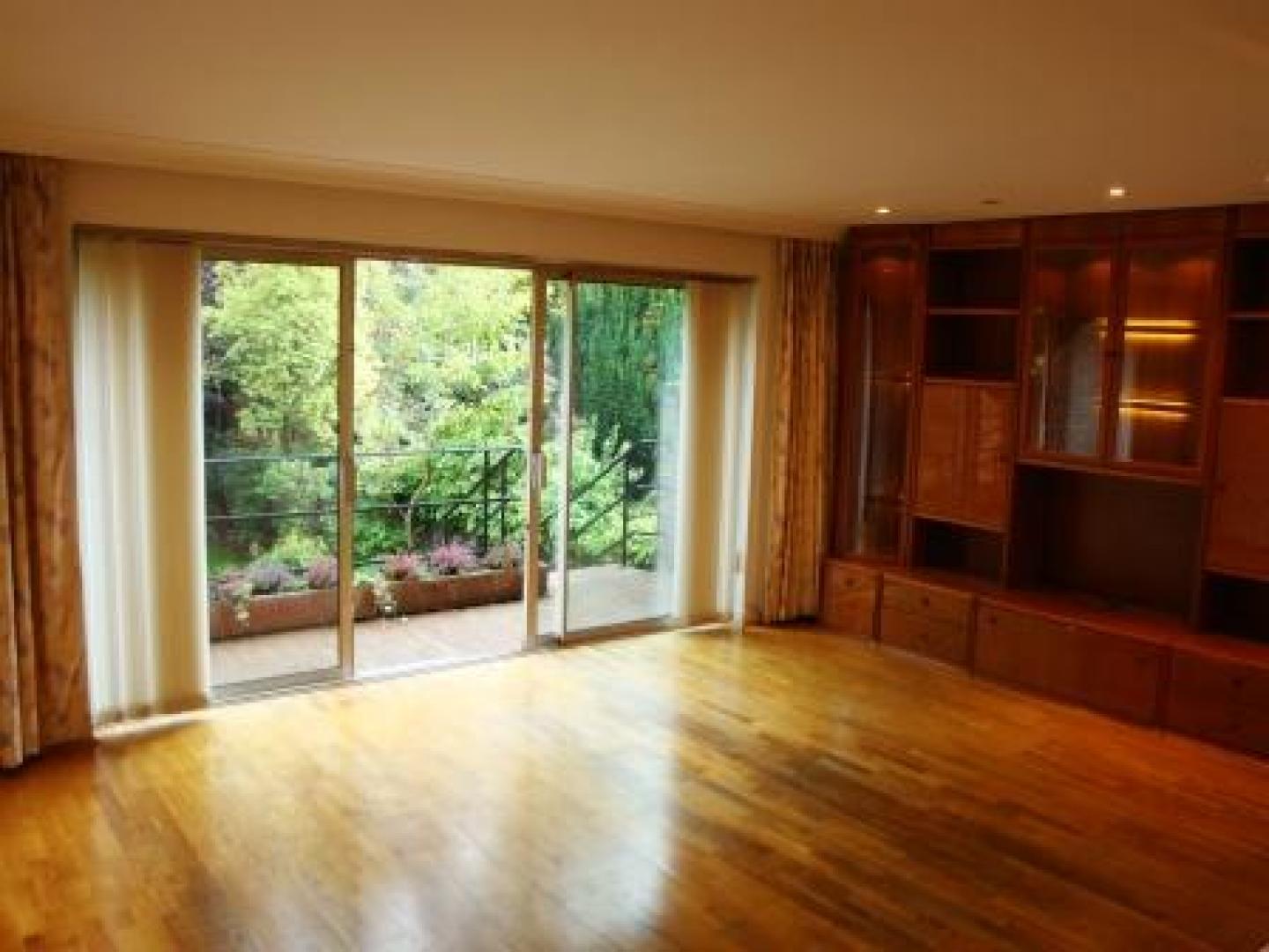 			5 Bedroom, 1 bath, 1 reception House			 Belsize Road, SWISS COTTAGE/SOUTH HAMPSTEAD